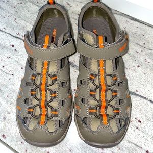 Merrill sandals 4Y Boys